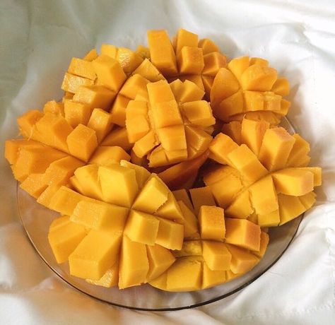 𝕮𝖊𝖈𝖊 🌴 on Instagram: “Sometimes you just have to let that mango.” Mango Margarita, Think Food, Mango Salsa, Food Goals, Pretty Food, Food Cravings, Aesthetic Food, Love Food, Healthy Breakfast