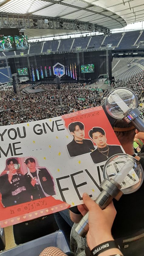 Concert Posters Ideas Fan Kpop, K Pop Concert Sign Ideas, Enhypen Concert Poster Ideas, Enhypen Concert Sign Ideas, Concert Poster Ideas Fan Diy, Concert Banner Ideas, Concert Banner, Enhypen Poster, Kpop Freebies