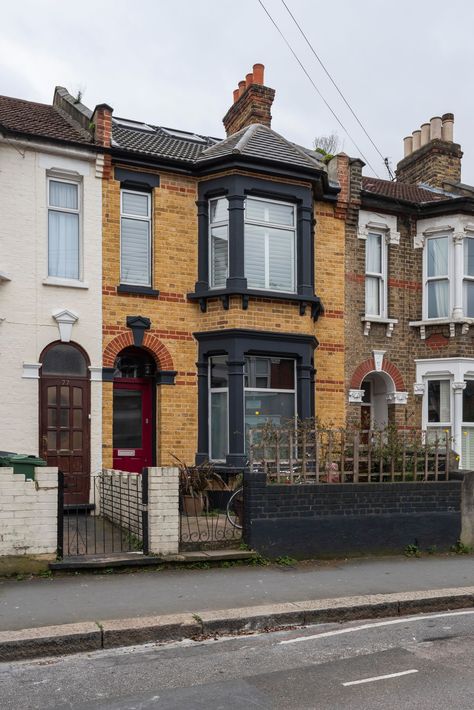 Murchison Road, Leyton, London, E10 | Eeleven English Terrace House Interior, London House Garden, English Homes Exterior, Edwardian House Exterior Uk, Terraced House Exterior, Georgian London Townhouse, Small Victorian Terrace Interior, London Row Houses, British Row House