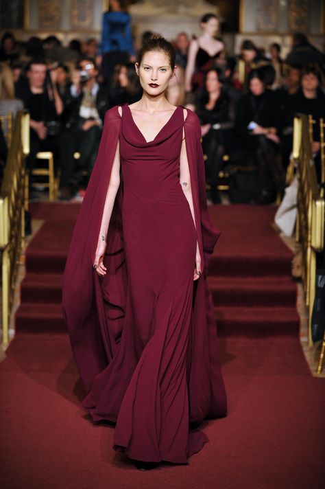 Zac Posen Claret Silk Gown #ladylikeluxe Gilded Dress, Asoiaf Fashion, Greek Style Dress, Lady Jessica, Burgundy Gown, Hollywood Costume, Celebrity Stylist, High Fashion Outfits, Greek Style