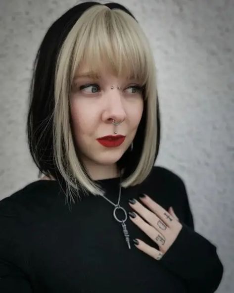 Black and Blonde Hair: 30 Ideas Every Woman Should Try Black And Blonde Hair Color, Straight Bob With Bangs, Black And Blonde Hair, Blonde Streak, Black With Blonde Highlights, Rogue Hair, Blonde Fringe, Color Block Hair, Blonde Bangs