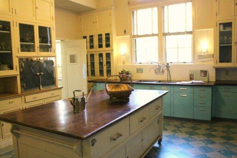 Filoli Mansion kitchen huge center island Filoli Mansion, Woodside California, Mint Green Kitchen, Mansion Kitchen, 1950s Kitchen, Victorian Kitchen, Historic Mansion, Mini Vacation, Bright Kitchens