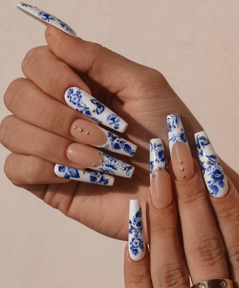 Artistic Nail Art Designs, Blue And White Mexican Nails, Porcelain Nails Design, Chinoiserie Nails, Blue And White Floral Nails, Porcelain Nails, Blue White Porcelain Nails, Blue And White China Nails, Blue China Nails