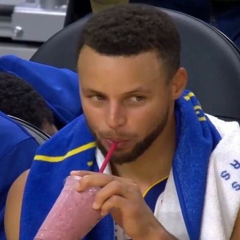 Steph Curry Memes, Curry Memes, Nba Pfp, The Curry Family, Curry Wallpaper, Curry Nba, Stephen Curry Basketball, Nba Funny, Stephen Curry Pictures