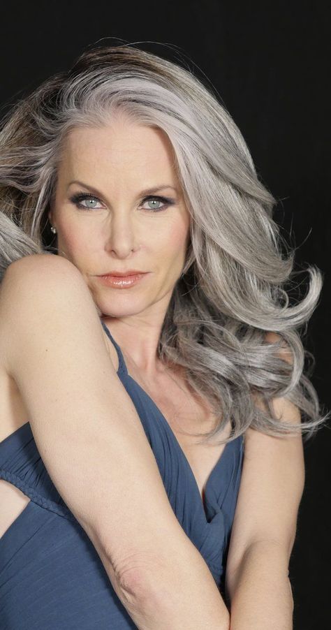 Blonde Hair Care, Silver Haired Beauties, Gorgeous Gray Hair, Salt And Pepper Hair, Grey Hair Inspiration, Beautiful Gray Hair, Silver Grey Hair, Long Gray Hair, Penteado Cabelo Curto