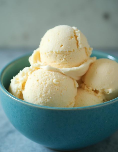 My Aunt's Vanilla Ice Cream Recipe That Everyone Loves! - Alice Dias Vitamix Ice Cream Recipes, Oreo Ice Cream Recipe, Vitamix Ice Cream, Homemade Vanilla Ice Cream Recipe, Strawberry Ice Cream Recipe, Vanilla Ice Cream Recipe, Oreo Ice Cream, Homemade Vanilla Ice Cream, Vitamix Recipes