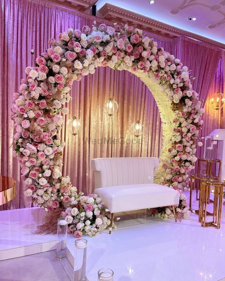 Engagement Decorations Indian, Wedding Entrance Decoration, Entrance Decoration Ideas, Engagement Stage Decoration, Reception Stage Decor, Simple Stage Decorations, Funny Illustrations, Entrance Decoration, Wedding Stage Backdrop