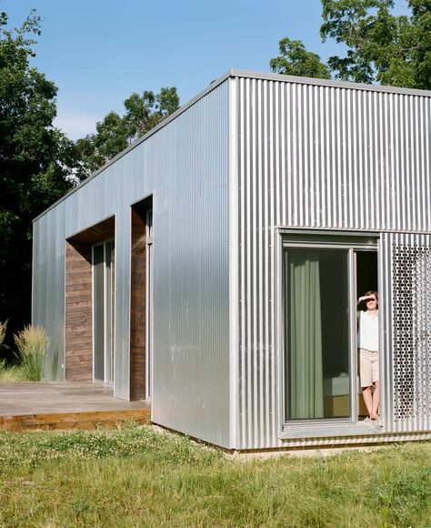 Tin House, Metal Facade, Metal Cladding, Grass Roots, Metal Siding, Weekend House, Shed Homes, House Siding, Corrugated Metal