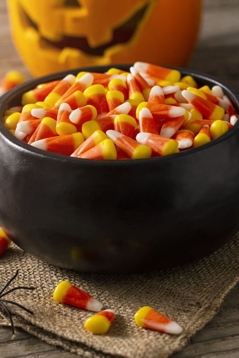 Love!Love!Love!🧡🖤🧡🖤🧡🖤🧡🖤🎃 Candy Corn Pictures, Candy Corn Aesthetic, Candycorn Dessert, Candy Corn Backgrounds Wallpapers, Popcorn With Candy Corn, Candy Corn Bowl, Halloween Abc, Candy Corn Candles, Candy Corn Recipe