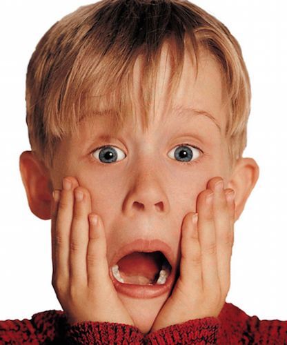 Macaulay Culkin's new Home Alone role is....haunting Home Alone Kid, Macaulay Culkin Home Alone, Home Alone Characters, Shock Meme, Best Holiday Movies, Home Alone Movie, Kevin Mccallister, Chris Columbus, Home Alone Christmas