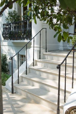 Porch Step Railing, Stairs Outside, Stairs Metal, Iron Railings Outdoor, Front Porch Stairs, Exterior Stair Railing, Porch Handrails, Exterior Handrail, Metal Stair Railing