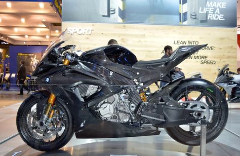 Mysterious featherweight HP4 Race represents BMW's first foray into carbon fiber frame technology Ducati V4, Bmw 1000rr, Carbon Fiber Motorcycle, Bike Bmw, Frame Technology, Super Bike, Motorcycle Dirt Bike, Sport Bike, Yamaha R1