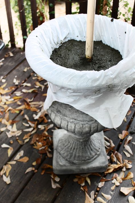 Concrete urn Christmas tree stand. Gorgeous Christmas Trees, Christmas Tree Stand Diy, Christmas Tree In Urn, Xmas Tree Stands, Outdoor Christmas Diy, Christmas Urns, Christmas Tree Base, Front Porch Christmas Decor Ideas, Porch Christmas Decor Ideas