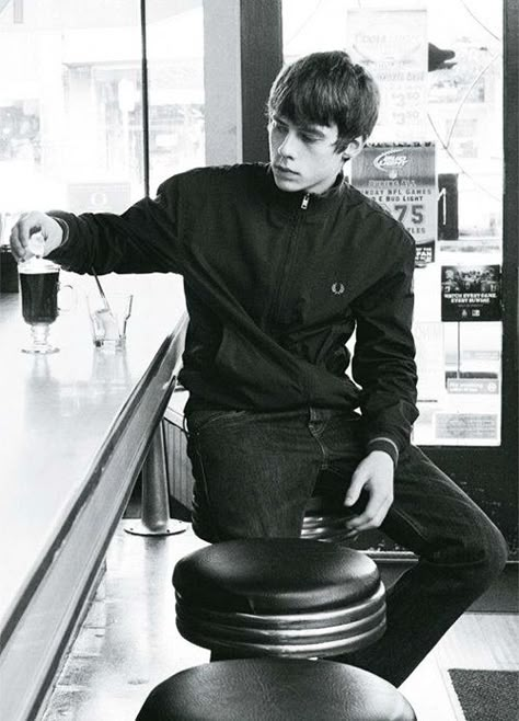 Jake bugg Fred Perry Jacket, Jake Bugg, Skinhead Fashion, Football Casuals, Indie Hipster, A Beast, Street Culture, Mod Fashion, Indie Music