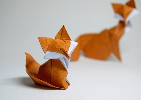 Vietnamese Artist Hoang Tien Quyet Takes Origami A Step Further - PLAIN Magazine Fox Origami, Dragon Origami, Origami Paper Folding, Origami Artist, Origami Wedding, Origami Dragon, Festa Harry Potter, Folding Origami, Instruções Origami