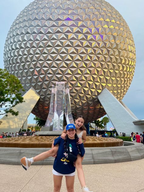 Disney Epcot Pictures, Epcot Ideas, Epcot Pictures, Disney World Instagram Pictures, Epcot Photo Ideas, Epcot Ball, Orlando Florida Disney, Disney Poses, Disney Picture Ideas