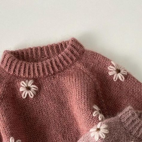 Madina on Instagram Baby Girl Knitted Sweaters, Flowers Knitting, Baby Girl Sweater, Knot Sweater, Baby Fashionista, Flower Sweater, Knit Baby Sweaters, Baby Knitwear