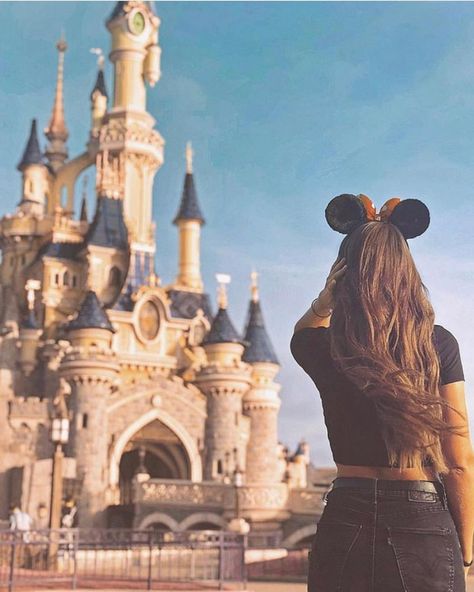 Disney Poses, Paris Photo Ideas, Disney Picture Ideas, Disneyland Photography, Disneyland Photos, Disney Photo Ideas, Disney World Pictures, Disney Paris, Disney World Outfits