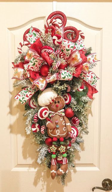 Kristen's Creations: Gingerbread Door Swag Gingerbread Wreath Diy, Door Swag Diy How To Make, Gingerbread Wreaths Christmas, Gingerbread Christmas Swag, Gingerbread Man Christmas Wreath, Gingerbread Boy Wreath, Gingerbread Swag Wreath, Gingerbread Swags Or Wreaths, Gingerbread Themed Ribbon Wreath