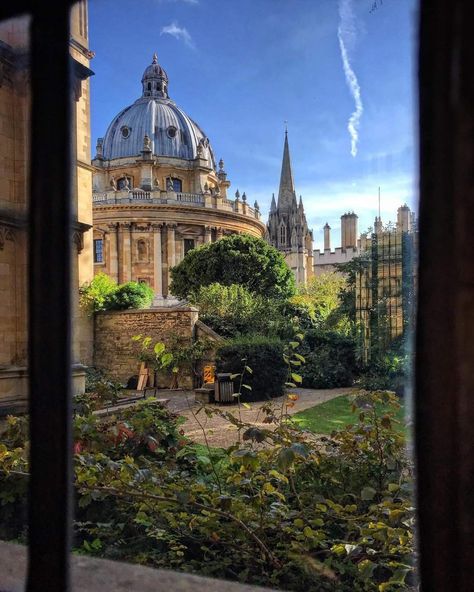 Oxford Oxford Uni Aesthetic, Oxford Aesthetic University, Oxford Student Aesthetic, Oxford Vibes, Oxford University Aesthetic, Oxford Aesthetic, Oxford University England, Oxford Library, Boarding School Aesthetic