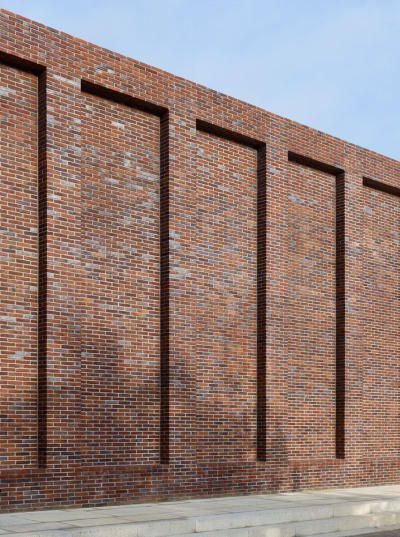 Max Dudler Architekt, Dietrich Architekten + Ingenieure, Stefan Müller · Jacobs University Brick Wall Building, Max Dudler, Fence Wall Design, Compound Wall Design, Brick Columns, House Fence Design, Brick Detail, Compound Wall, Brick Fence