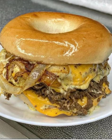 Steak Egg And Cheese Bagel, Cheese Bagel Recipe, Egg And Cheese Bagel, Bagel Breakfast Sandwich, Cheese Bagels, Soul Food Recipes, Breakfast Bagel, Bagel Recipe, Egg And Cheese