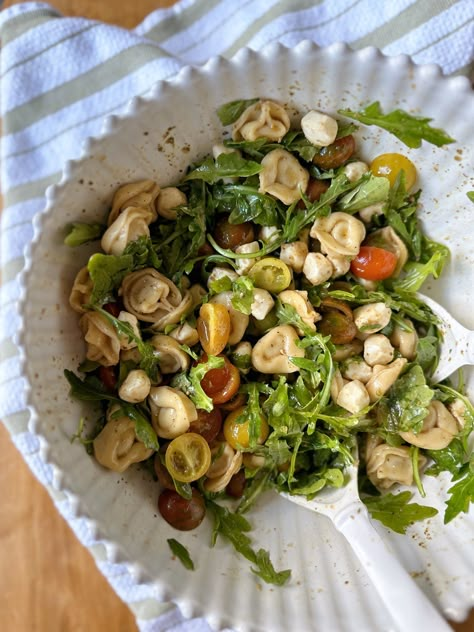 Trader Joe’s Tortellini Summer Salad Trader Joes Pesto Recipes, Healthy Trader Joes Recipes, Trader Joes Salad, Trader Joes Recipes Dinner, Sheet Pan Dinners Chicken, Trader Joes Recipes, Baked Dinner, Easy Pasta Salad, Cheese Tortellini