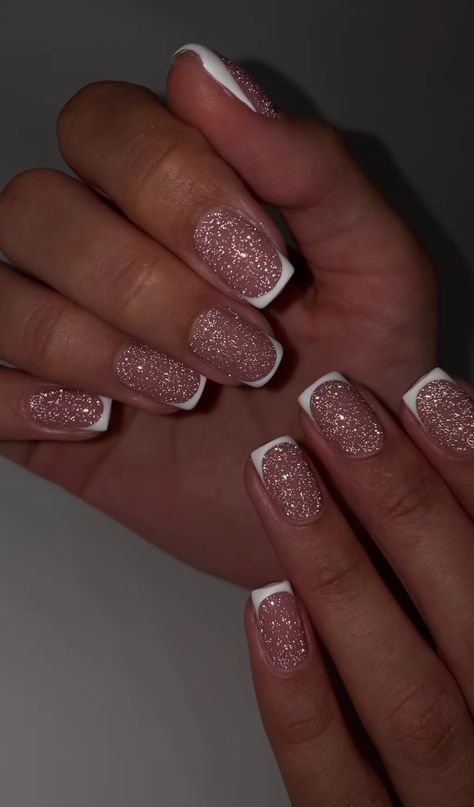 Nail Ideas Sparkle, Nail Designs Red, Sparkly Nail Designs, New Year Nail, Cowboy Nails, Mickey Nails, Ringing In The New Year, New Years Eve Nails, S Nails