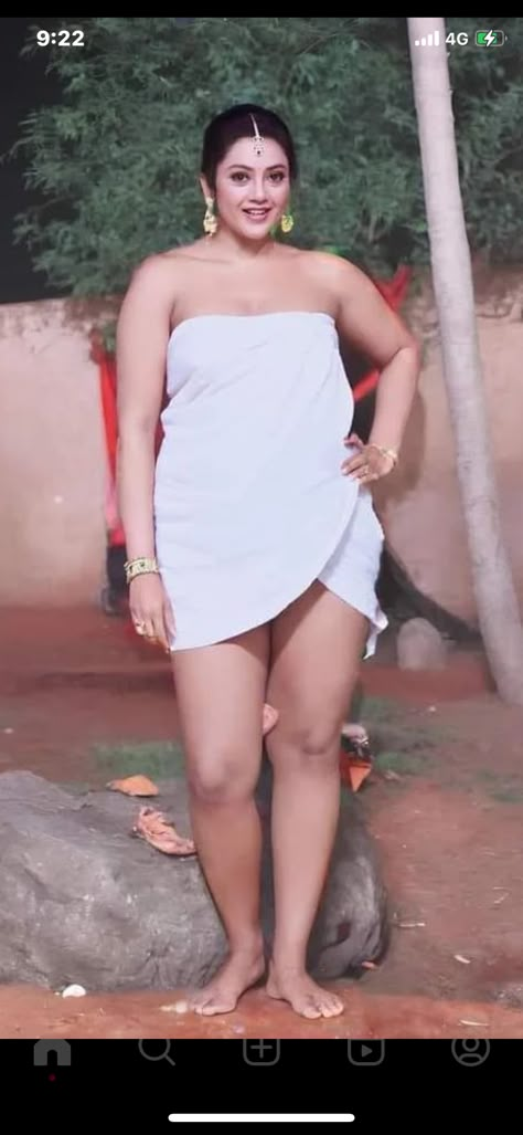 Meena Actress, Actress Meena, Big Women Fashion, Regular People, Beautiful Casual Dresses, Hot Women Dress, Beautiful Dresses For Women, Normal People, Hottie Women