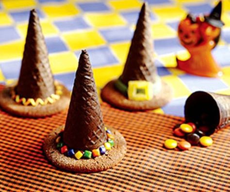 Decorating with SUGAR ICE CREAM CONES * Witches Hats (Halloween) * Pine Tree (Christmas & Winter) * Ice Cream Clown Faces & Clown Cupcakes * Cornucopia (Thanksgiving & Fall) *  Ice Cream Cone Birthday Cake ** all are EASY ** - Cindy's ON-Line recipe box Halloween Desserts Kids, Fall Ice Cream, Clown Cupcakes, Pumpkin Diorama, Halloween Ice Cream, Postres Halloween, Recetas Halloween, Witches Hats, Halloween Treats For Kids