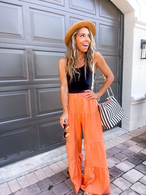 Beach outfit Summer Style Orange Beach Bag, Summer Beach Pants In Orange, Breezy Wide-leg Pants For Beach In Summer, Trendy Wide-leg Beach Pants, Orange Wide-leg Beach Pants, Orange Pants, Summer Beach Outfit, How To Get Warm, Beach Look