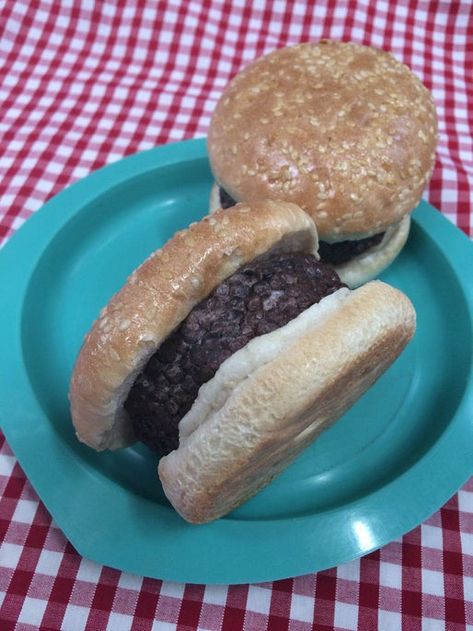 Prop Fake Diner Food Burgers, Chips, Fries, Hotdogs for Grease the Musical: 3 Steps Grease The Musical, Food Props Diy, Hot Dog Rolls, Diner Food, Grease Musical, A Lot Of Food, Fake Food Props, Theatre Props, Faux Food