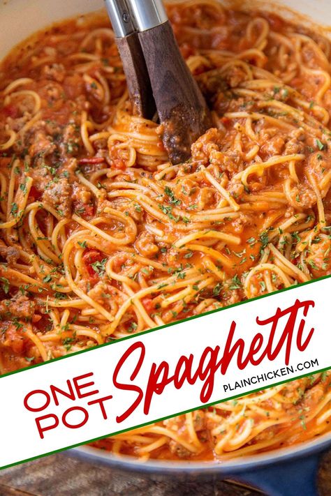 One-Pot Spaghetti Bolognese - I finally found my go-to spaghetti recipe! SO easy to make and is ready in 20 minutes! No need to pre-boil the pasta. It cooks along with the sauce. Italian sausage, garlic, onion, tomato sauce, sugar, basil, chicken broth, heavy cream, crushed tomatoes, and spaghetti.Tastes better than my favorite Italian restaurant! #spaghetti #pasta #italianfood #meatsauce Spaghetti Cooked In Sauce, Spaghetti Italian Sausage, Easy One Pot Spaghetti, Spaghetti With Heavy Cream, One Pot Pasta Bolognese, One Pot Spaghetti Recipe, Easy Spaghetti Recipes, Spaghetti Red, Italian Sausage Spaghetti