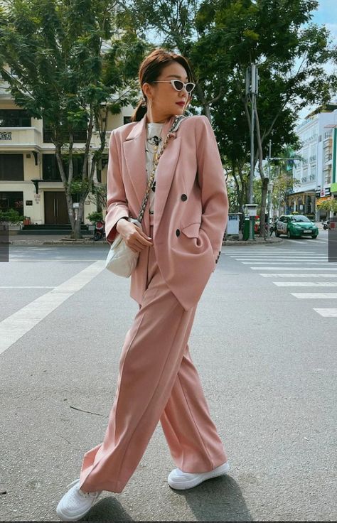 Tokyo 2023, Look Rose, Ootd Spring, Blazer Outfit, Blazer Outfits, Dusty Rose, Daily Outfits, Duster Coat, Vision Board