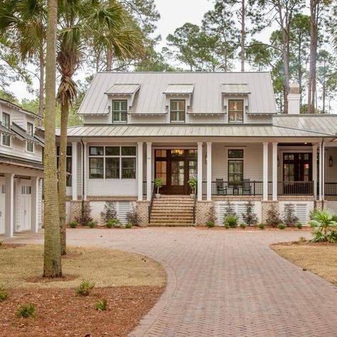 Court Atkins Group on Instagram: "Legendary Lowcountry design. When floor plans emerge and endure with timeless style and unprecedented craftsmanship. It’s an accomplishment as valued as the talented group of partners we engage to create the generational homes that bear our signature. 🌿 . . . . #courtatkinsgroup #residentialdesign @element.cp @ksmcroriedesign #generational #legendary #summertime #openconcept #resortstyle #understated #elegance #finishes #coastal #lowcountry #lifestyle #luxuryho Lowcountry Architecture, Lowcountry House Plans, Collective Retreats Governors Island, Modern Farmhouse Cottage, Lowcountry Style, Unique Floor Plans, Farmhouse Cottage, Guest Cottage, Low Country