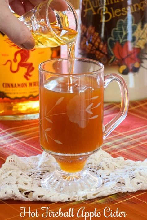 Fireball Apple Cider, Hot Apple Cider Cocktail, Spiked Apple Cider Recipe, Cider Drink Recipes, Apple Cider Hot Toddy, Fireball Recipes, Hot Apple Cider Recipe, Fireball Drinks, Cider Cocktail Recipes