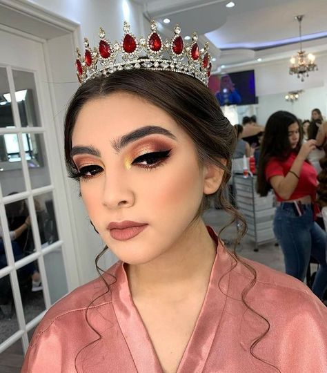 Red Makeup Looks For Quince, Makeup Ideas Quinceanera, Makeup Ideas For Quinceanera, Xv Makeup, Makeup For Burgundy Dress, Sweet 16 Makeup, Quince Makeup, Red And Gold Quince, Dream Quinceanera