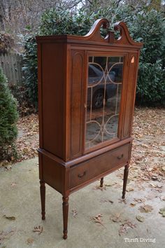 Girl finds china cabinet at the thrift store. Girl uses a new paint called RECLAIM paint to do a china cabinet makeover. Girl absolutely loves the "AFTER"! China Cabinet Makeover, Vintage China Cabinets, Annie Sloan Painted Furniture, Antique China Cabinets, Painted China Cabinets, Beyond Paint, Painting Wooden Furniture, Thrift Store Furniture, Furniture Rehab