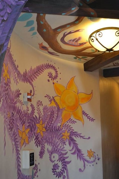 Rapunzel Mural Painting, Aesthetic Wall Mural Painting, Aesthetic Disney Painting, Tangled Wall Mural, Rapunzel Wall Painting Tangled Room, Painting On Room Wall, Tangled Room Ideas, Rapunzel Aesthetic Room, Disney Mural Painting