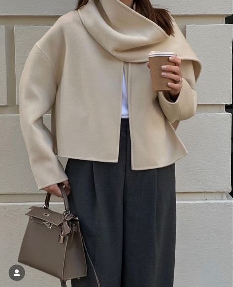 Tokyo Outfits, Minimalism Clothes, Linen Style Fashion, Autumn Scarf, Cloth Brand, Chic Streetwear, Scarf Jacket, Beige Coat, Stylish Pants