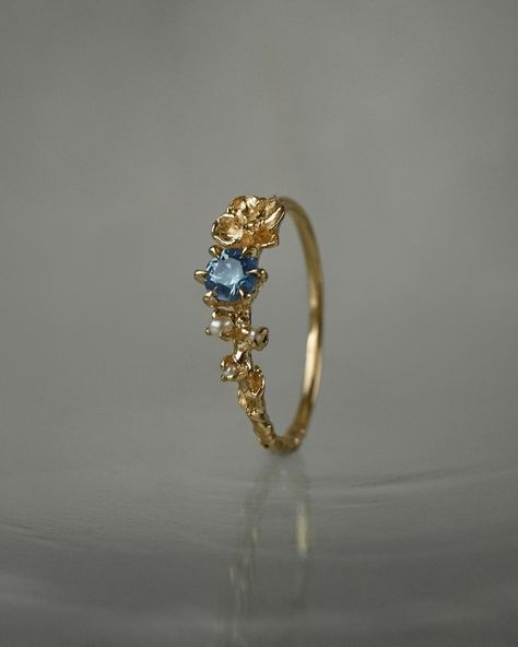 The rare blue orchid, immortalized in gold🦋Our Asrai Garden Ring made bespoke with a glowing blue sapphire upon a single Orchid stem! Explore our online Bespoke Page to learn more about customizing your very own Asrai Garden Ring with a centre stone💐 Asrai Garden, Laurie Fleming, Garden Ring, Elegant Gloves, Gorgeous Rings, Ring Inspiration, Gold Jewellry, Pretty Jewelry Necklaces, Blue Orchids