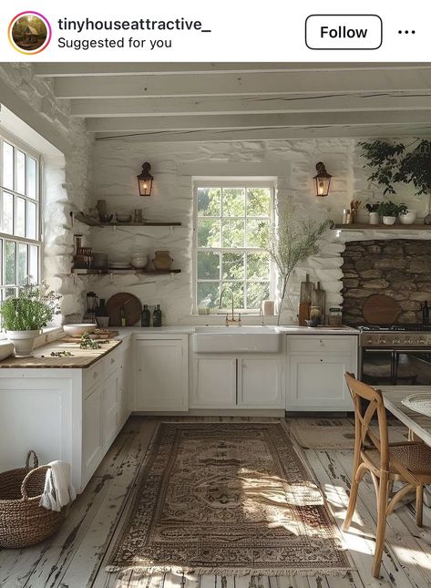 Old Southern Homes, Southern Home Interior, Cottage Interior, Casa Vintage, Farmhouse Kitchen Design, Rustic Farmhouse Kitchen, Cottage Kitchens, Boho Interiors, Shabby Chic Farmhouse