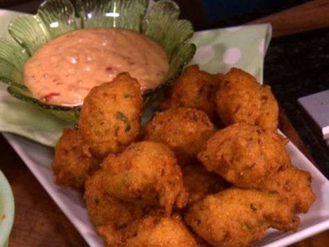 Jalapeno Hushpuppies - use jalepenos and creamed corn.  Recipe courtesy Trisha Yearwood (Home Cooking with Trisha Yearwood, pg.152) Trisha Yearwood Recipes, Hush Puppies Recipe, Hush Puppy, Simple Snacks, Future Chef, Paula Deen Recipes, Almond Croissant, Southern Food, Sweet Chili Sauce