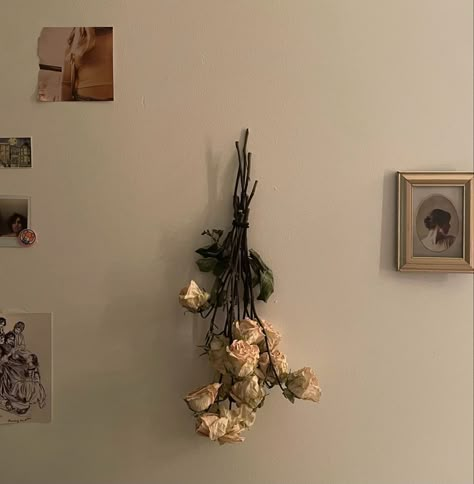 Nothing New Aesthetic, Piskel Art, Nothing But Flowers, Flower Therapy, Dreamy Room, Room Makeover Inspiration, Room Aesthetic, Aesthetic Room Decor, My New Room