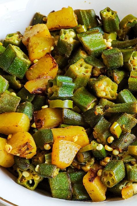 Okra Potato Recipe, Indian Okra Recipes, Cooking Okra, Stir Fry Okra, Rice And Dal, How To Cook Okra, Bhindi Fry, Tamil Food, Fried Okra