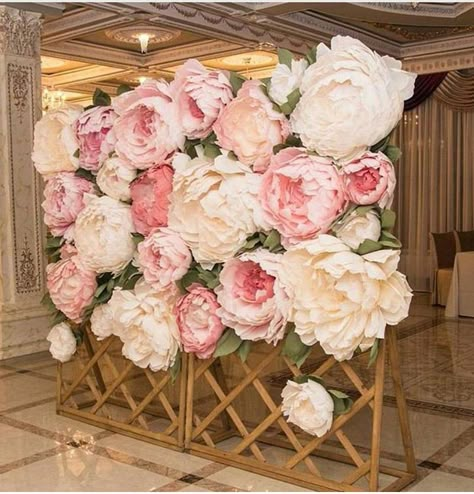 Flower wall Oversized Paper Flowers, Wedding Arch Decorations, Diy Arch, Diy Wedding Arch, Flower Walls, Deco Rose, Arch Decoration, Wedding Arch Flowers, Arch Flowers