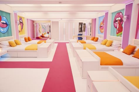 Love Island Villa Bloxburg Layout, Bloxburg Love Island Layout, Love Island Bloxburg, Bloxburg Love Island, Motorcycle Clubhouse, Love Island Villa, Hotel Theme, Bunk Room Ideas, Futuristic House