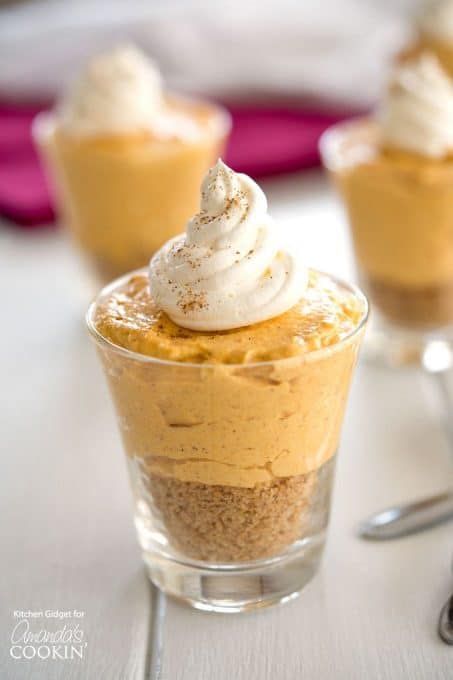 Container Desserts, Pumpkin Mousse Parfait, Easy No Bake Pumpkin Cheesecake, Cheesecake With Graham Cracker Crust, Healthy Pumpkin Dessert, Pumpkin Fluff, Mini Pumpkin Cheesecake, No Bake Pumpkin, Tacos Dorados