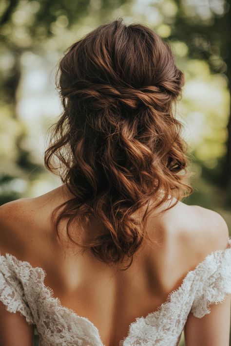 Effortless and chic, these 35+ loose curl hairstyles are perfect for modern brides. Whether you’re planning a rustic, boho, or classic wedding, these curls are the perfect finishing touch. Click to see them all now! #weddingdayhair #loosecurlbridalstyle #bridaltrends Rustic Boho Wedding Hair, Simple Boho Wedding Hairstyles, Boho Hair Wedding, Curl Hairstyles, Hairstyles For Brides, Structured Gown, Loose Curls Hairstyles, Short Hair Bride, Bridal Theme