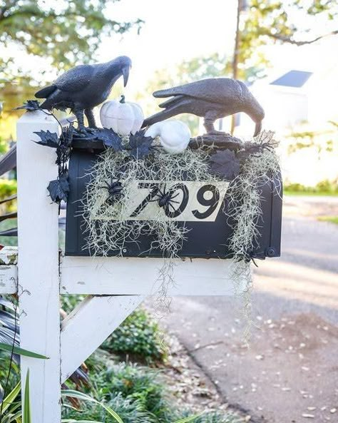 Halloween Mailbox Skeleton, Spooky Mailbox Decorations, Halloween Mailbox Decorations Diy, Halloween Decorations For Mailboxes, Diy Halloween Mailbox Decor, Scary Halloween Mailbox Ideas, Side Of House Halloween Decor, Mailbox Skeletons, Halloween Gate Decorations